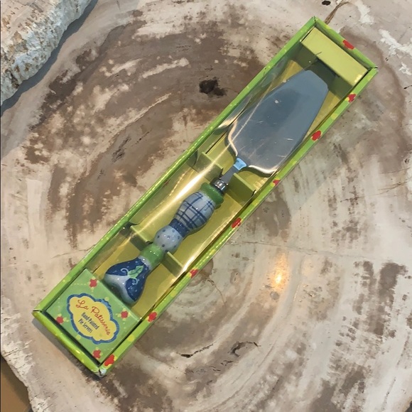 NIB Hand Painted Pie Server from La Patisserie - Picture 2 of 8